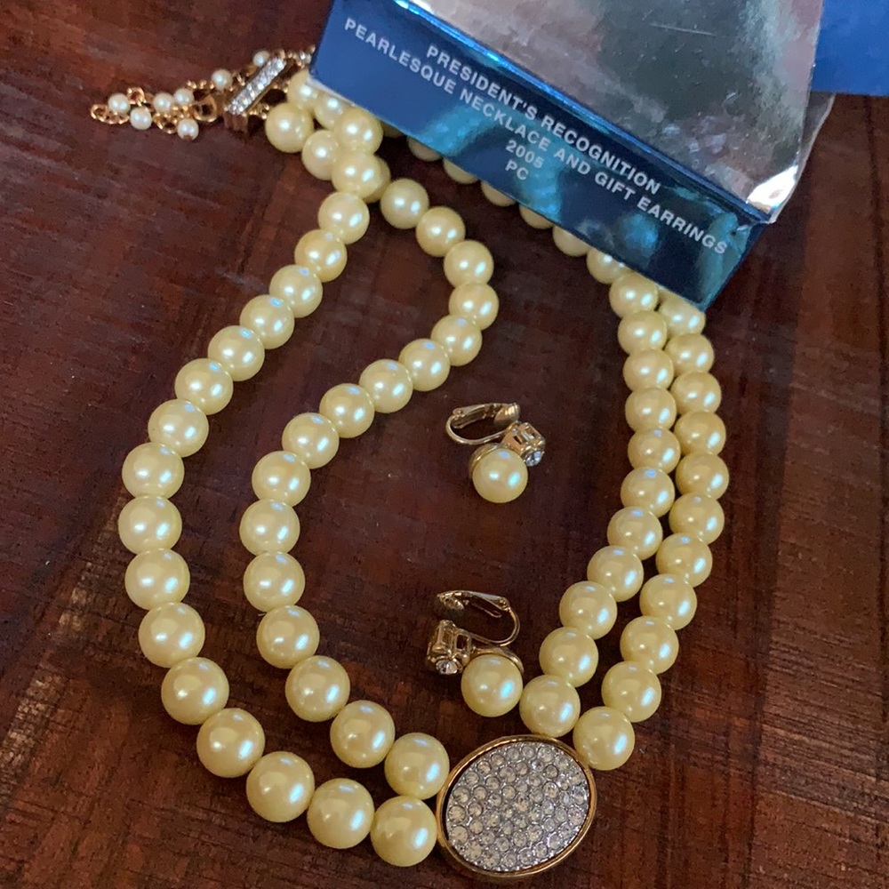 Avon President’s Recognition Set 2005